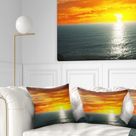 Designart Fantastic Sunset over Sea Waters - Seashore Throw Pillow - 18x18
