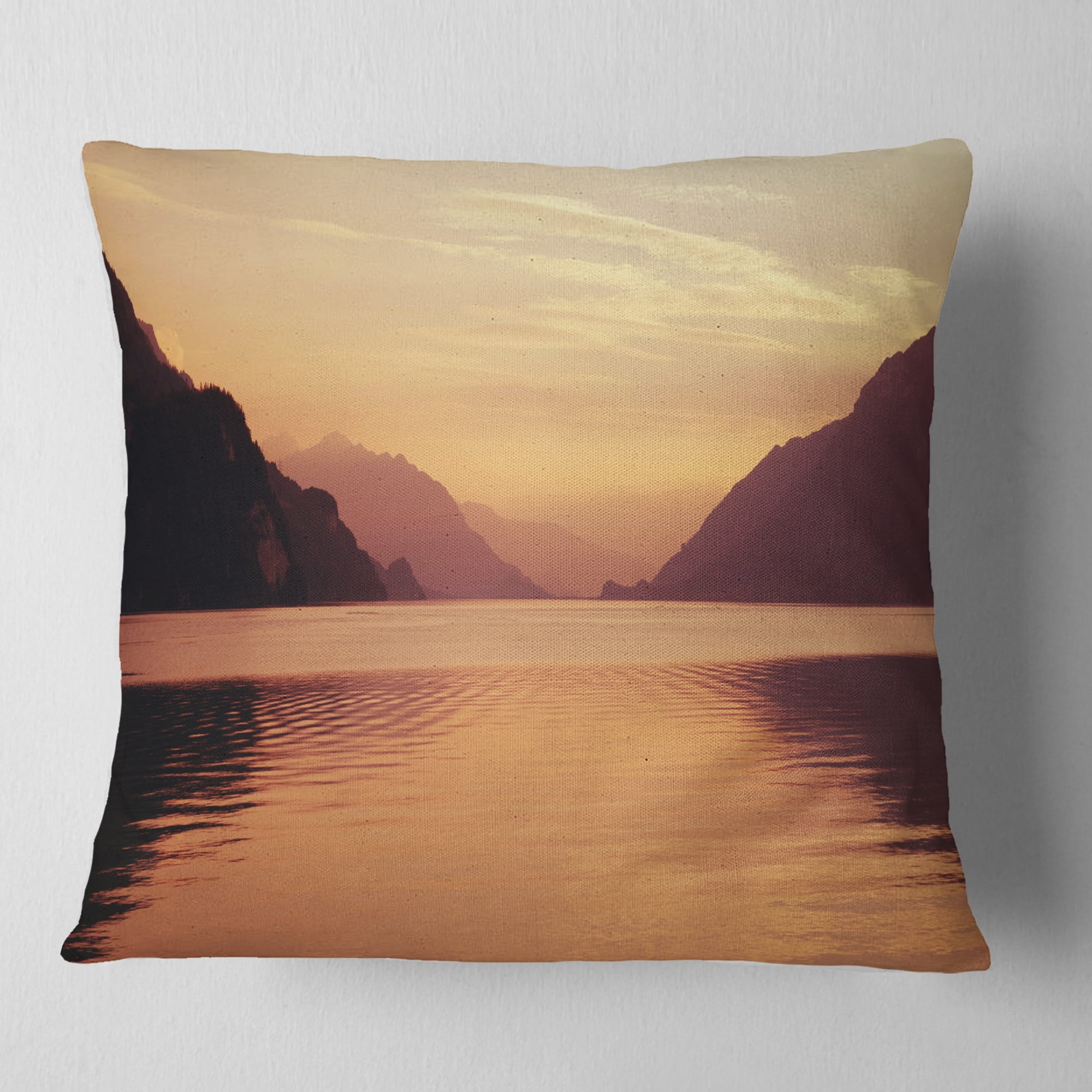 Designart Fantastic Swiss Lake at Sunset in Brienz - Seascape Throw Pillow - 16x16
