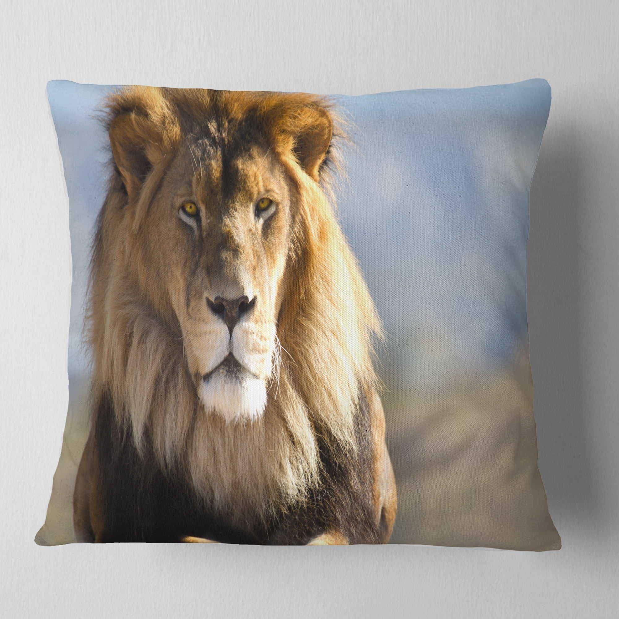 Designart Fierce Face of King of the Wild - African Throw Pillow - 18x18