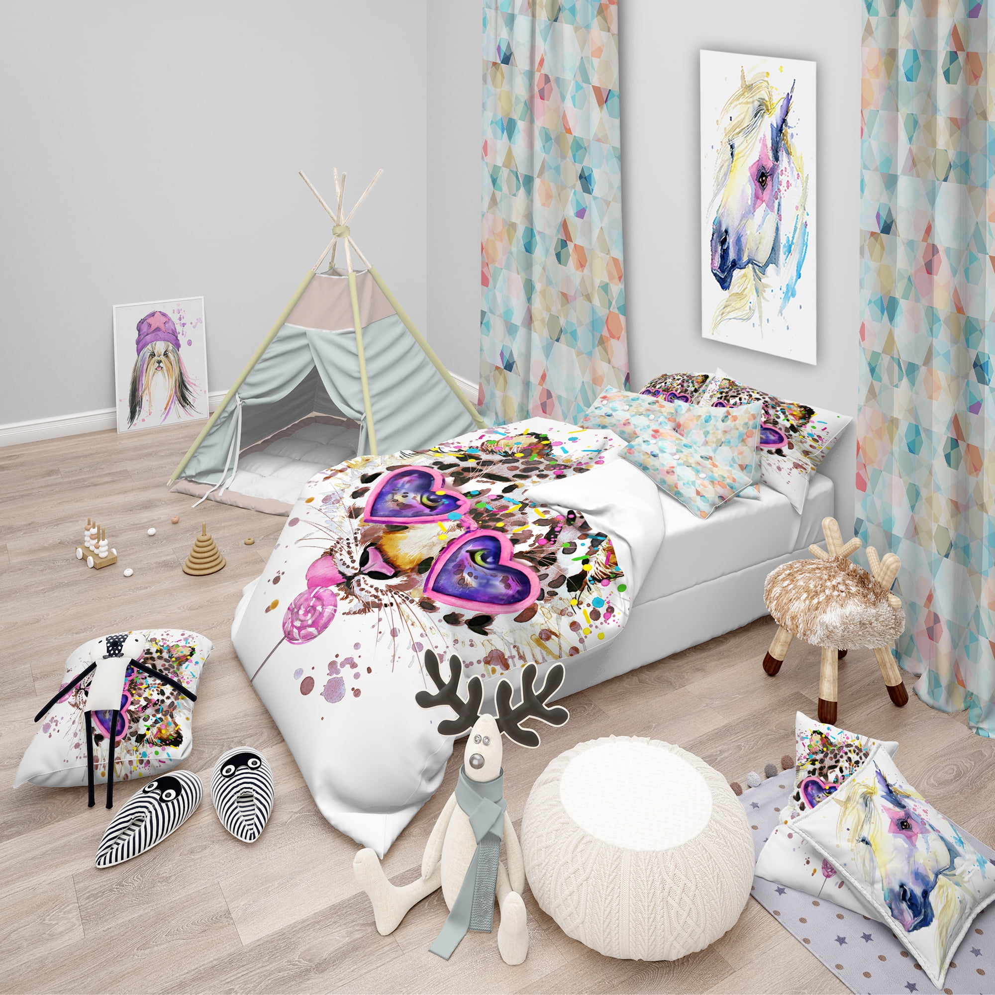 Designart 'Funny Leopard with Heart Glasses' Tropical Duvet Cover Set