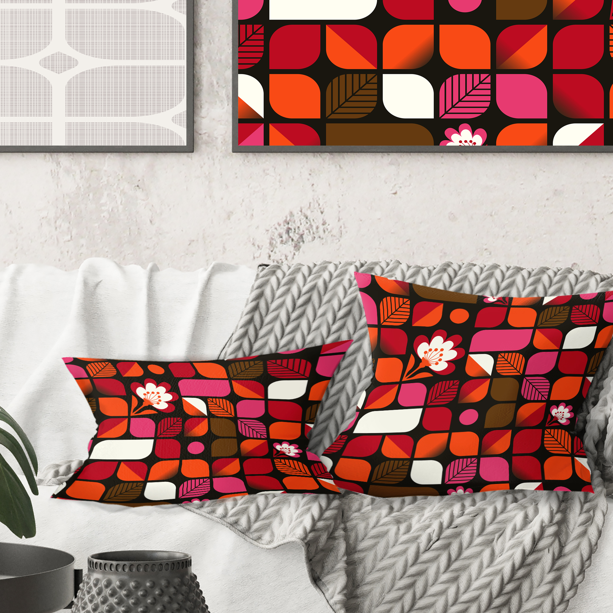 Designart Geometric Retro Flower Design I' Mid-Century Modern Throw Pillow - 18x18