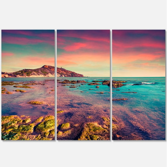 Designart 'Giallonardo Beach Colorful Sunset ' Seashore Photo Canvas Print