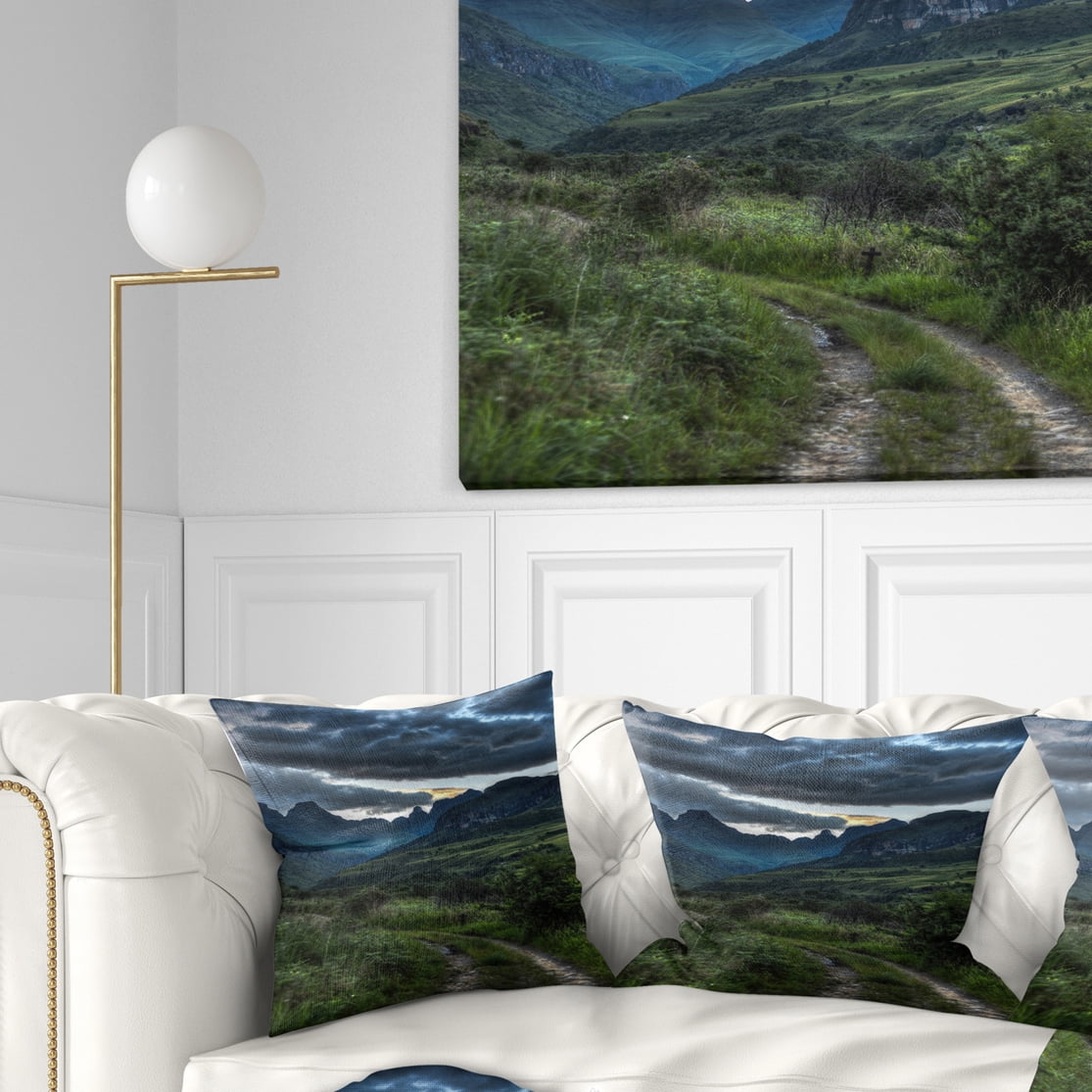 Designart Giants Castle Hills - Landscape Photography Throw Pillow - 18x18
