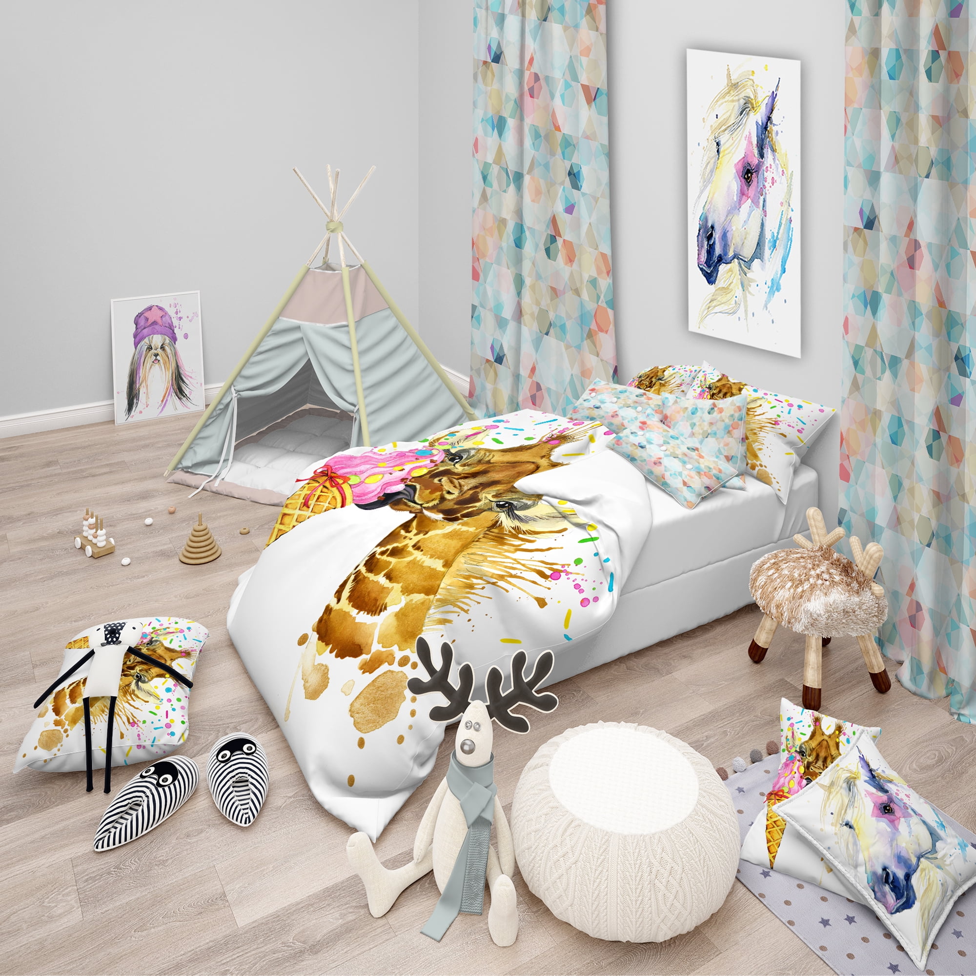 Designart 'Giraffe Eating Ice Cream Watercolor' Tropical Duvet Cover Set