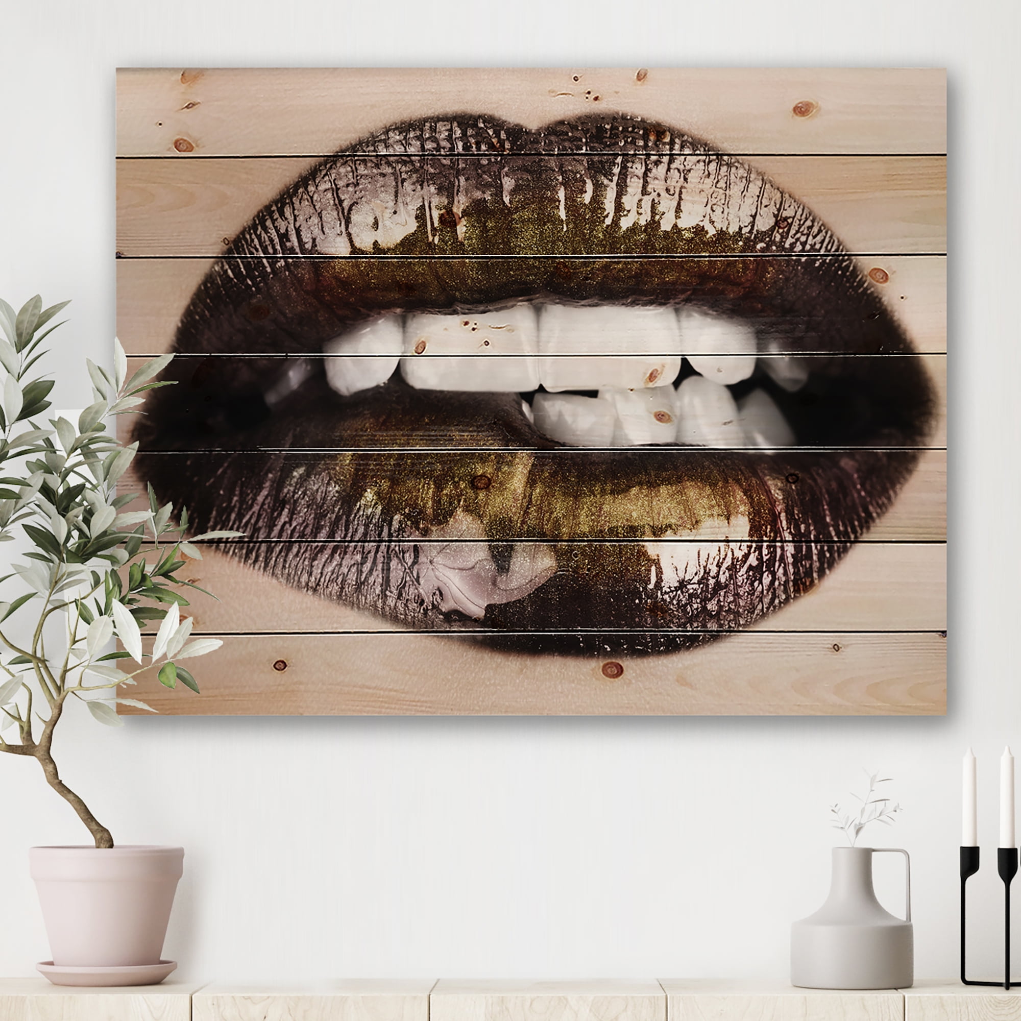 Designart 'Gold Black Lips Biting' Modern Print on Natural Pine Wood