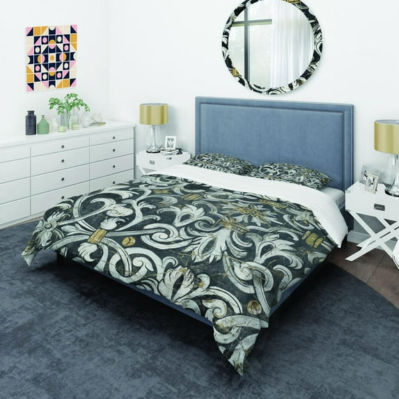 Designart 'Gold Mettalic Floral Strapwork' Glam Duvet Cover Set