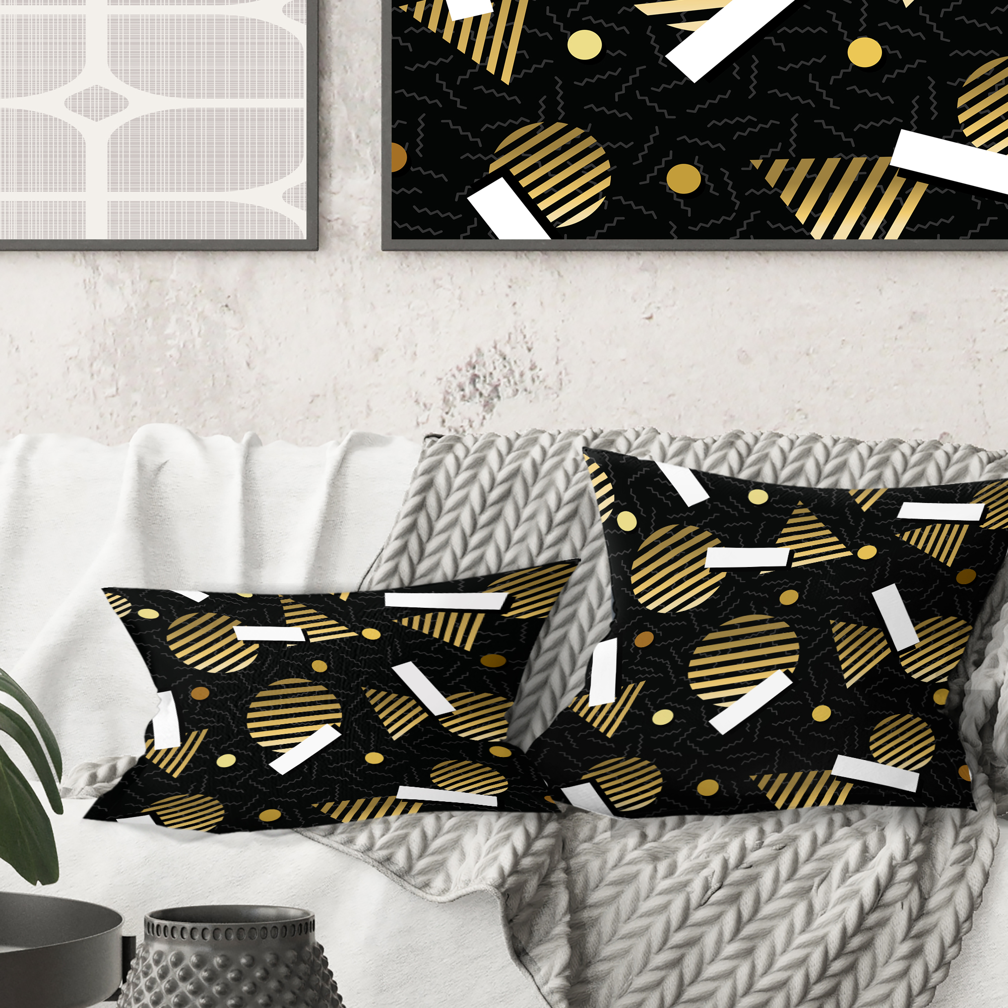 Designart Gold Retro Circular Pattern' Mid-Century Modern Throw Pillow - 18x18