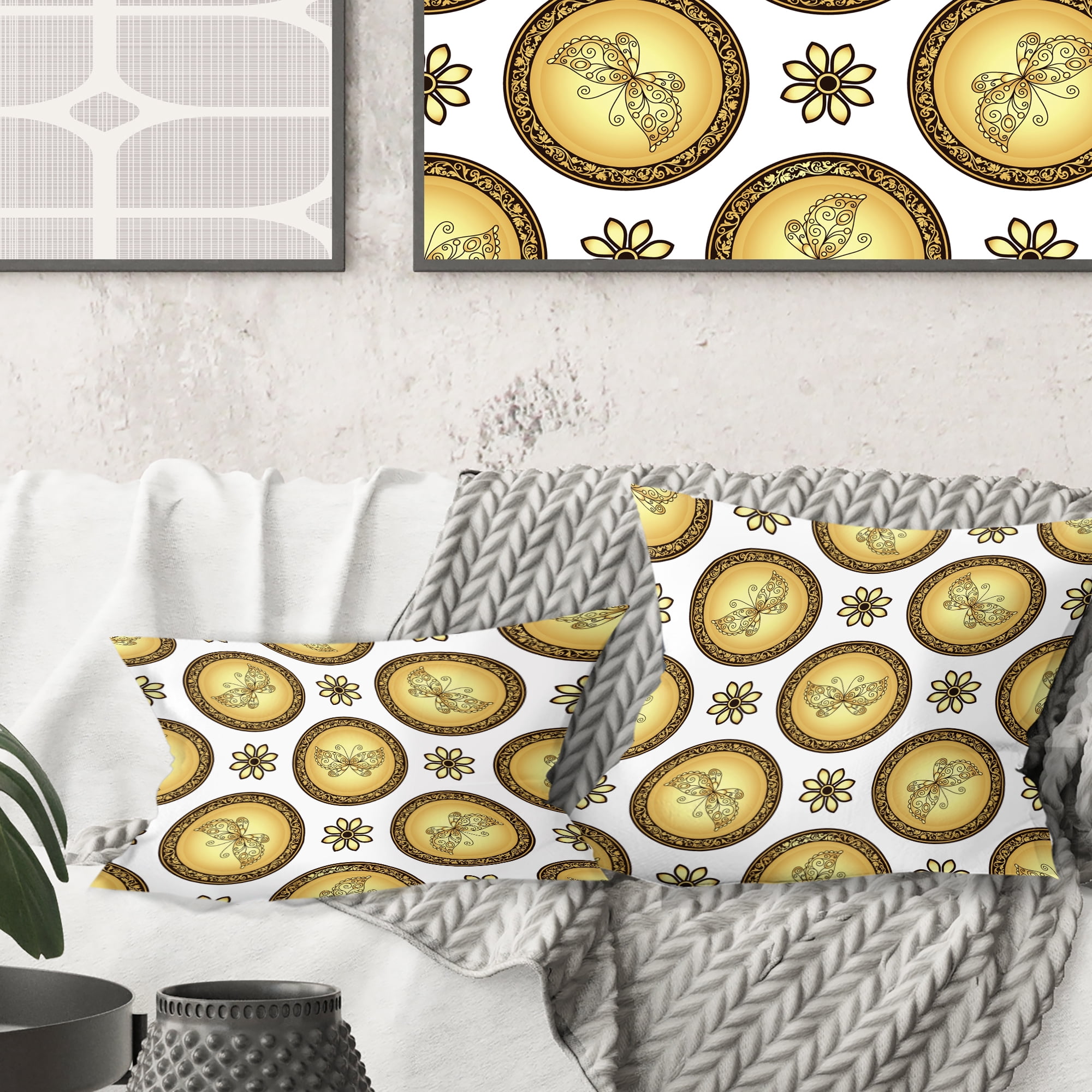 Designart Gold and browne pattern with gradient vintage circles' Mid-Century Modern Throw Pillow - 18x18
