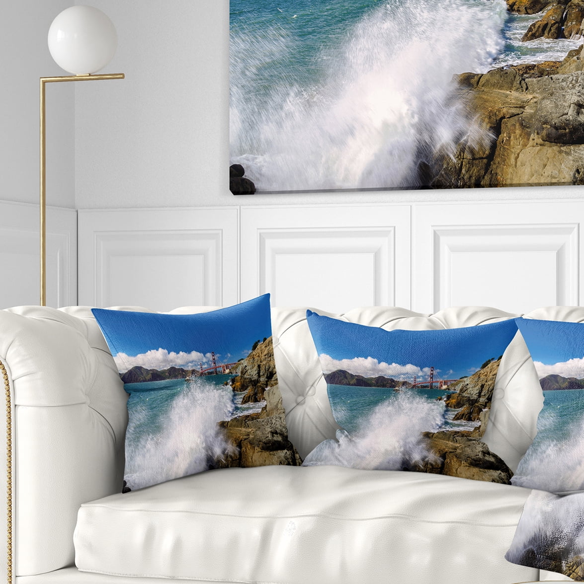 Designart Golden Gate Bridge in San Francisco - Seashore Throw Pillow - 18x18