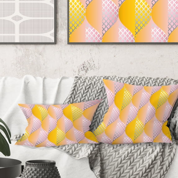 Designart Golden Geometrical Diamond Pattern IV' Mid-Century Modern Throw Pillow - 18x18