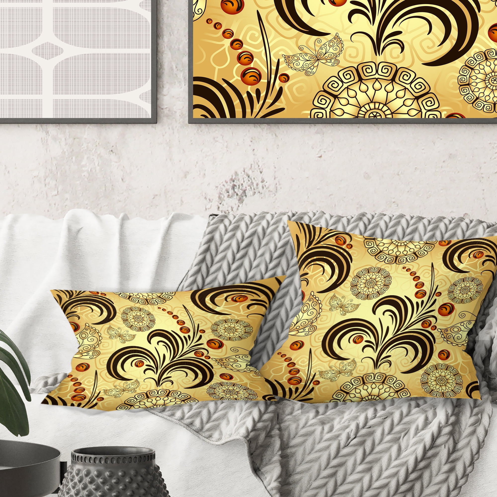 Designart Golden Luxury Pattern I' Mid-Century Modern Throw Pillow - 18x18