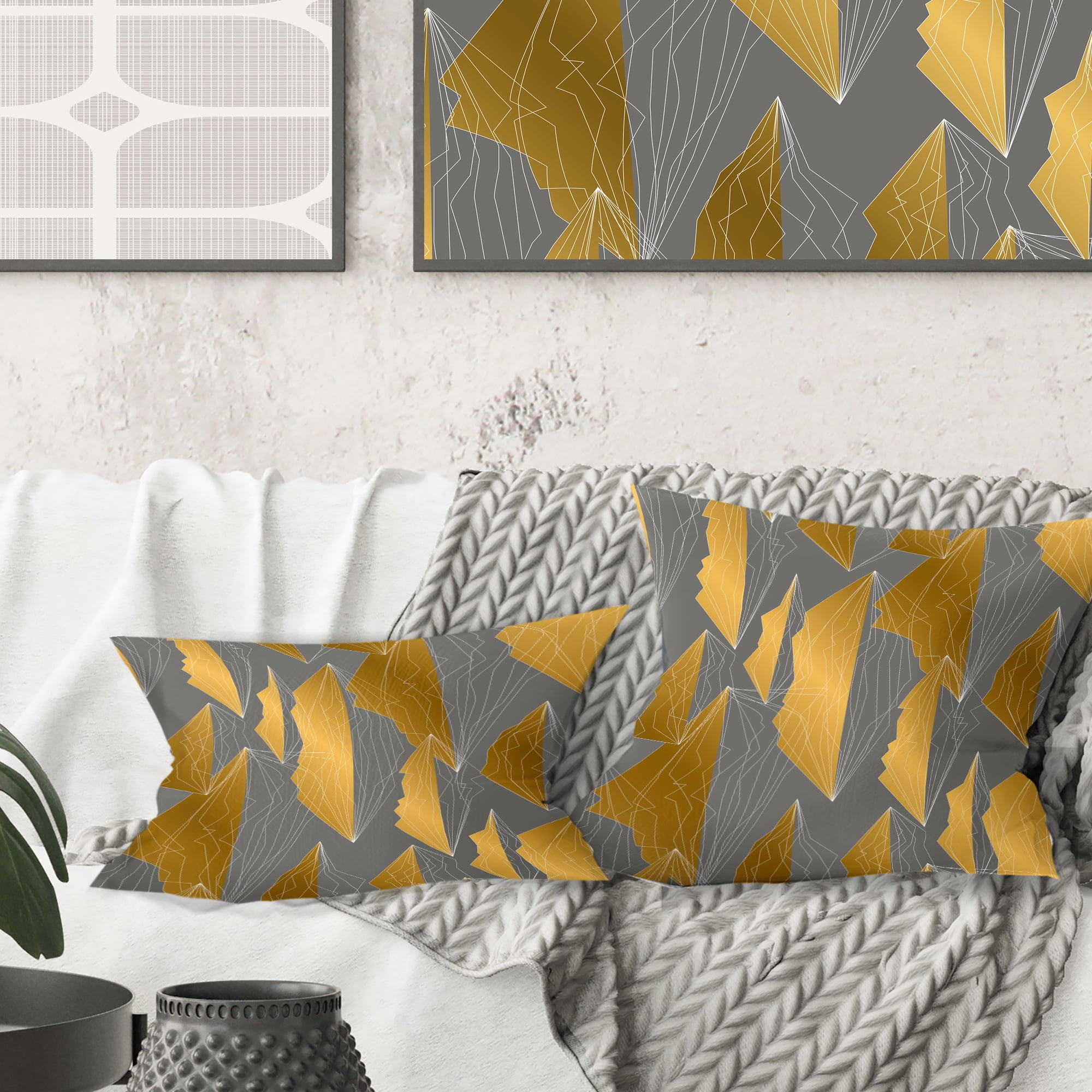 Designart Golden Polygon Pattern' Mid-Century Modern Throw Pillow - 16x16