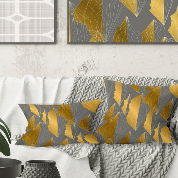 Designart Golden Polygon Pattern' Mid-Century Modern Throw Pillow - 18x18