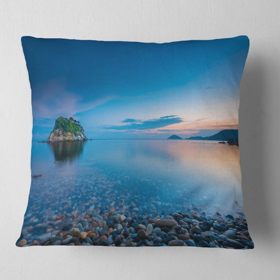 Designart Green Isle at Stony Coast - Seashore Throw Pillow - 16x16