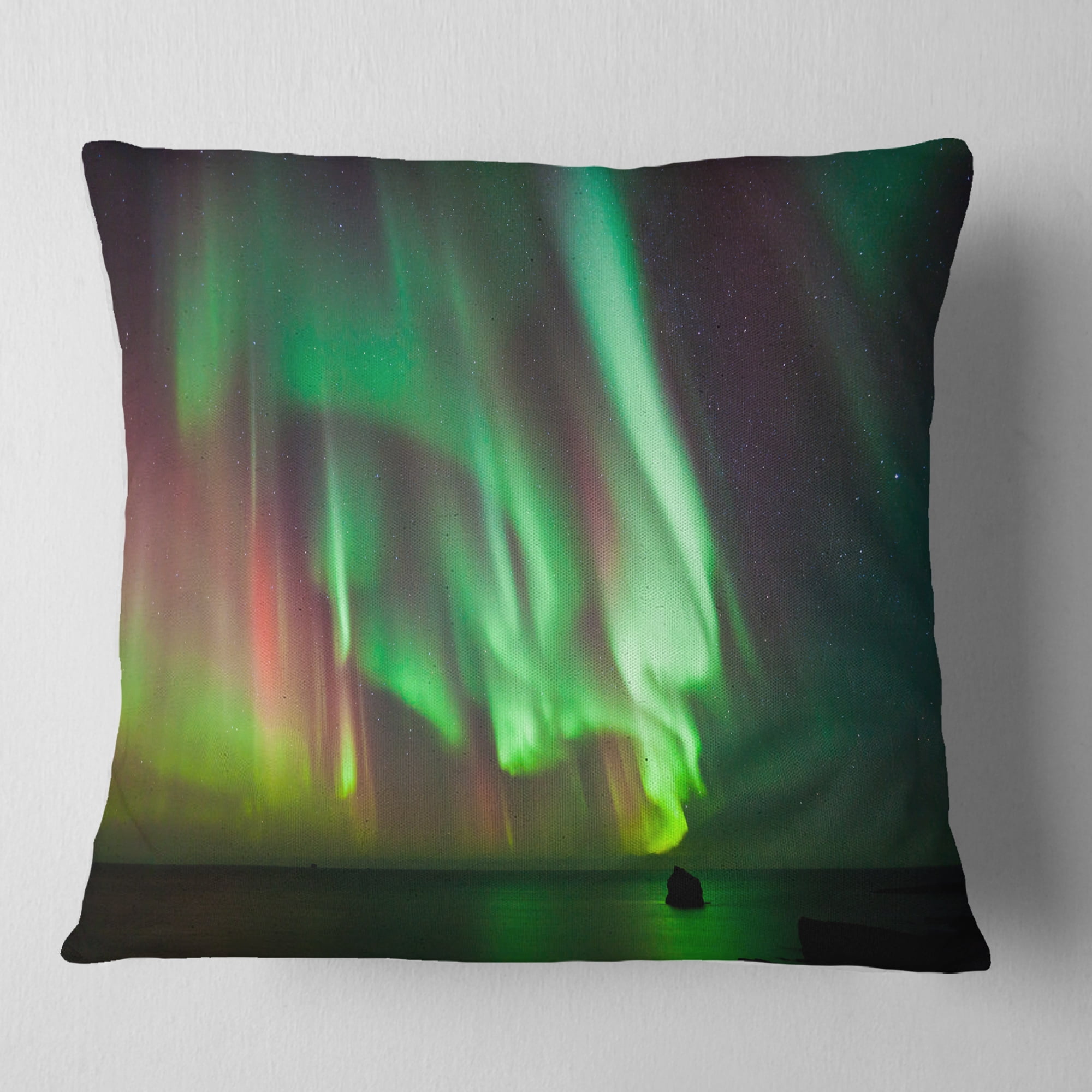 Designart Green Northern Lights Aurora - Abstract Throw Pillow - 16x16