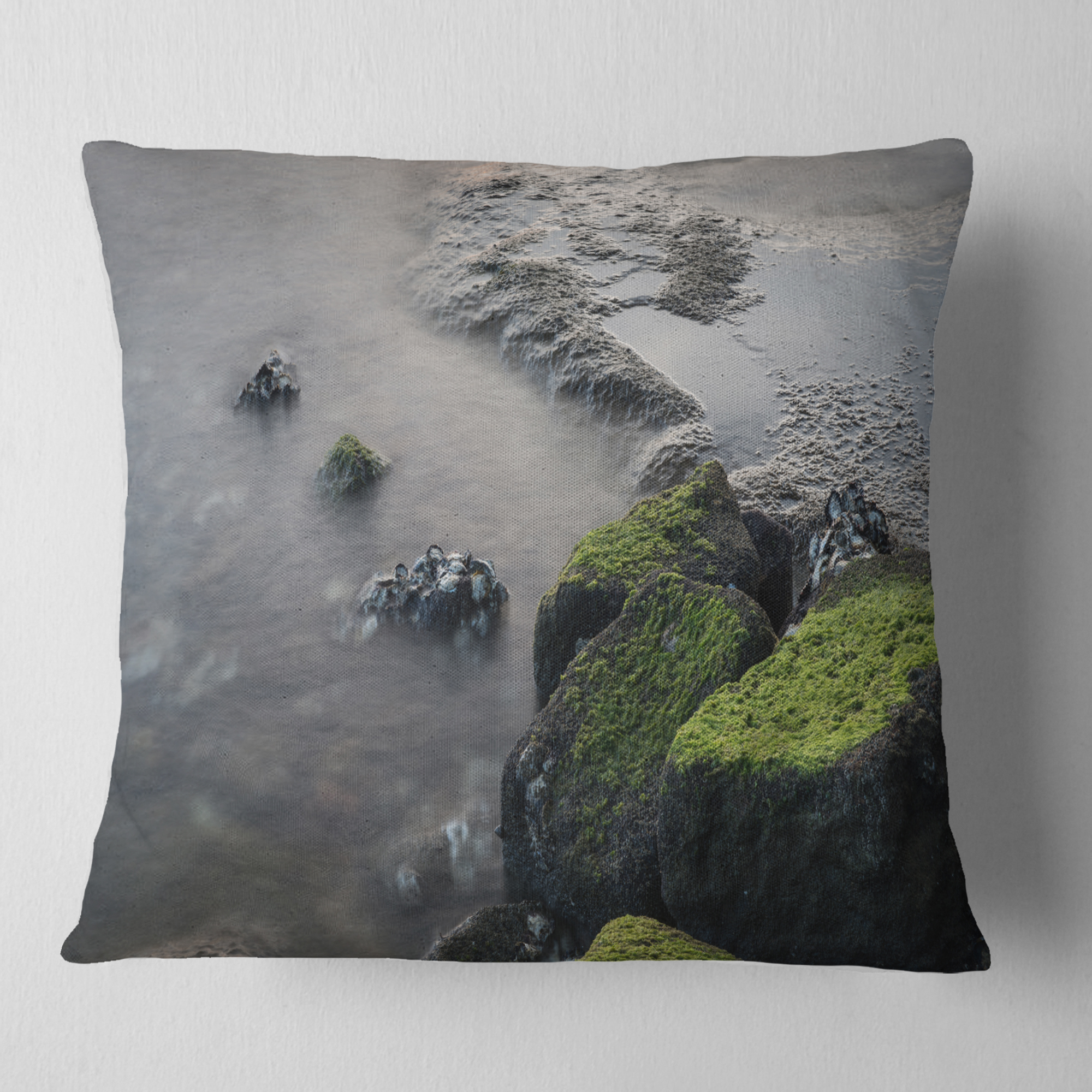 Designart Green Rocks in Beautiful Sydney Coastline - Seashore Throw Pillow - 18x18