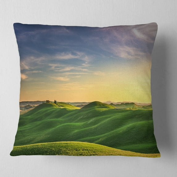 Designart Green Rural Rolling Hills Tuscany - Landscape Wall Throw Pillow - 16x16