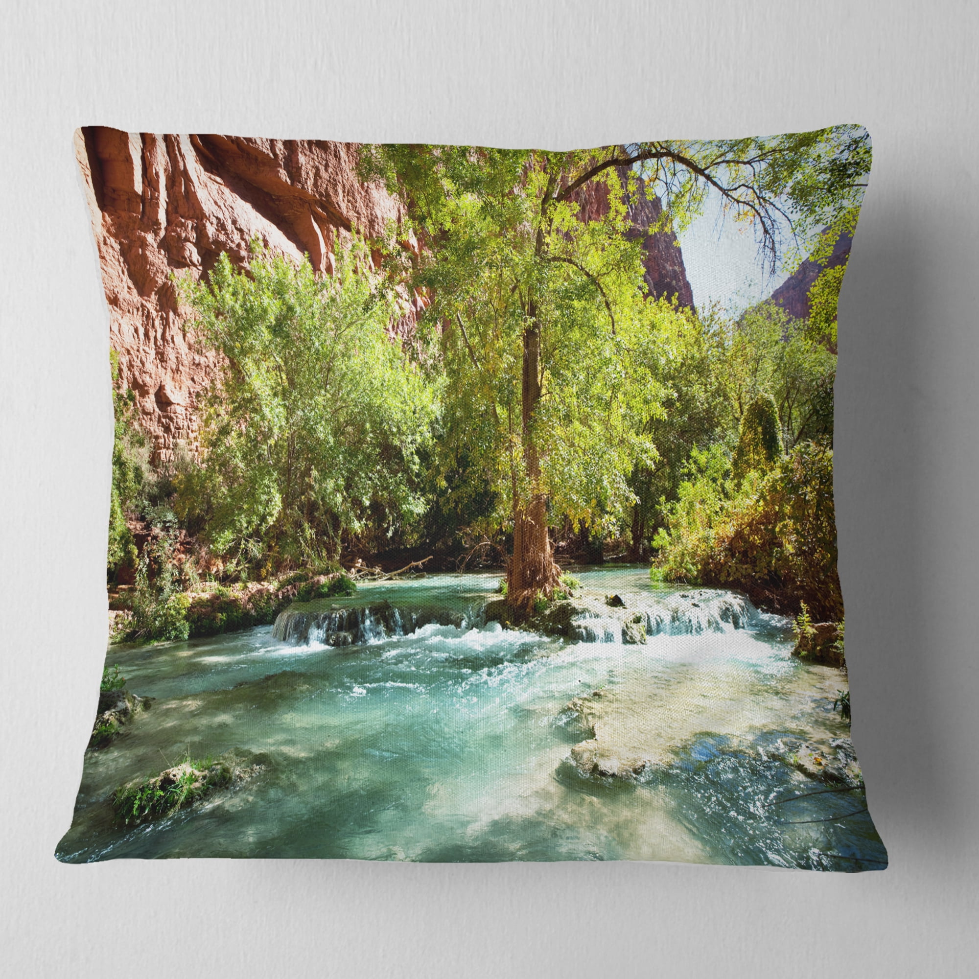 Designart Green Spring Creek in Mountains - Landscape Wall Throw Pillow - 18x18