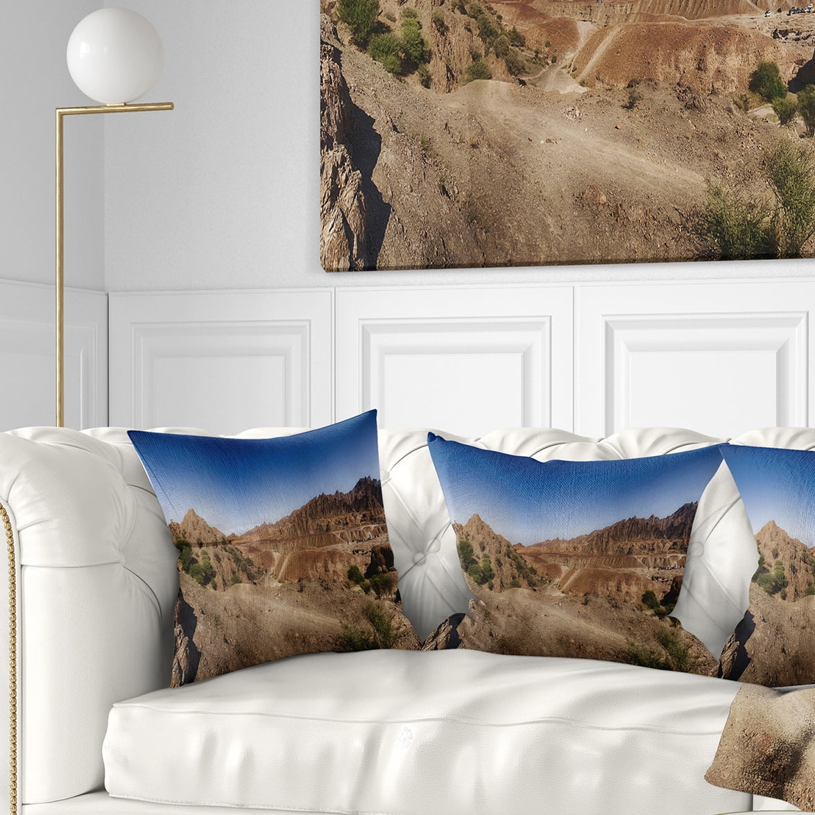 Designart Hatta Mountains Landscape - Photography Throw Pillow - 18x18