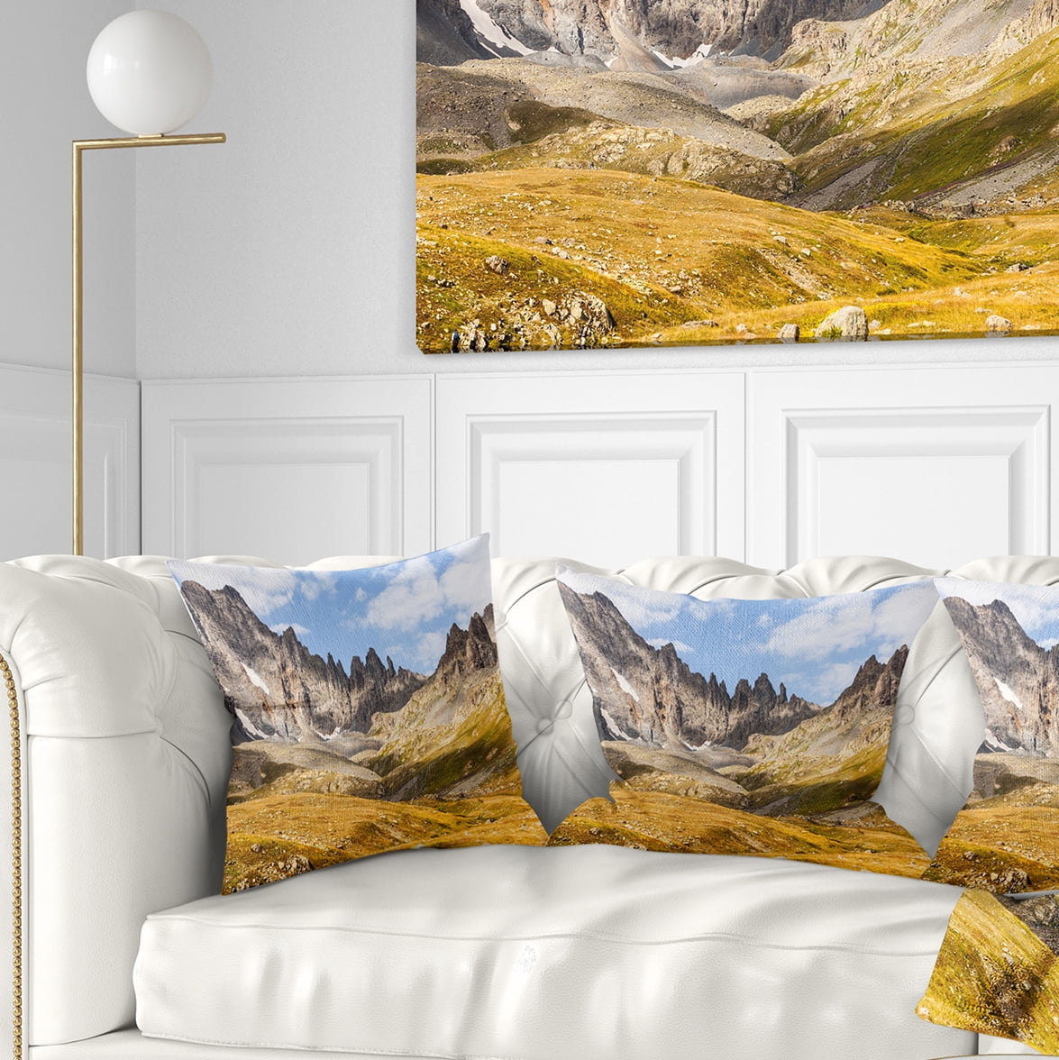 Designart Hills and Valleys in Golden Morning - Landscape Photography Throw Pillow - 18x18