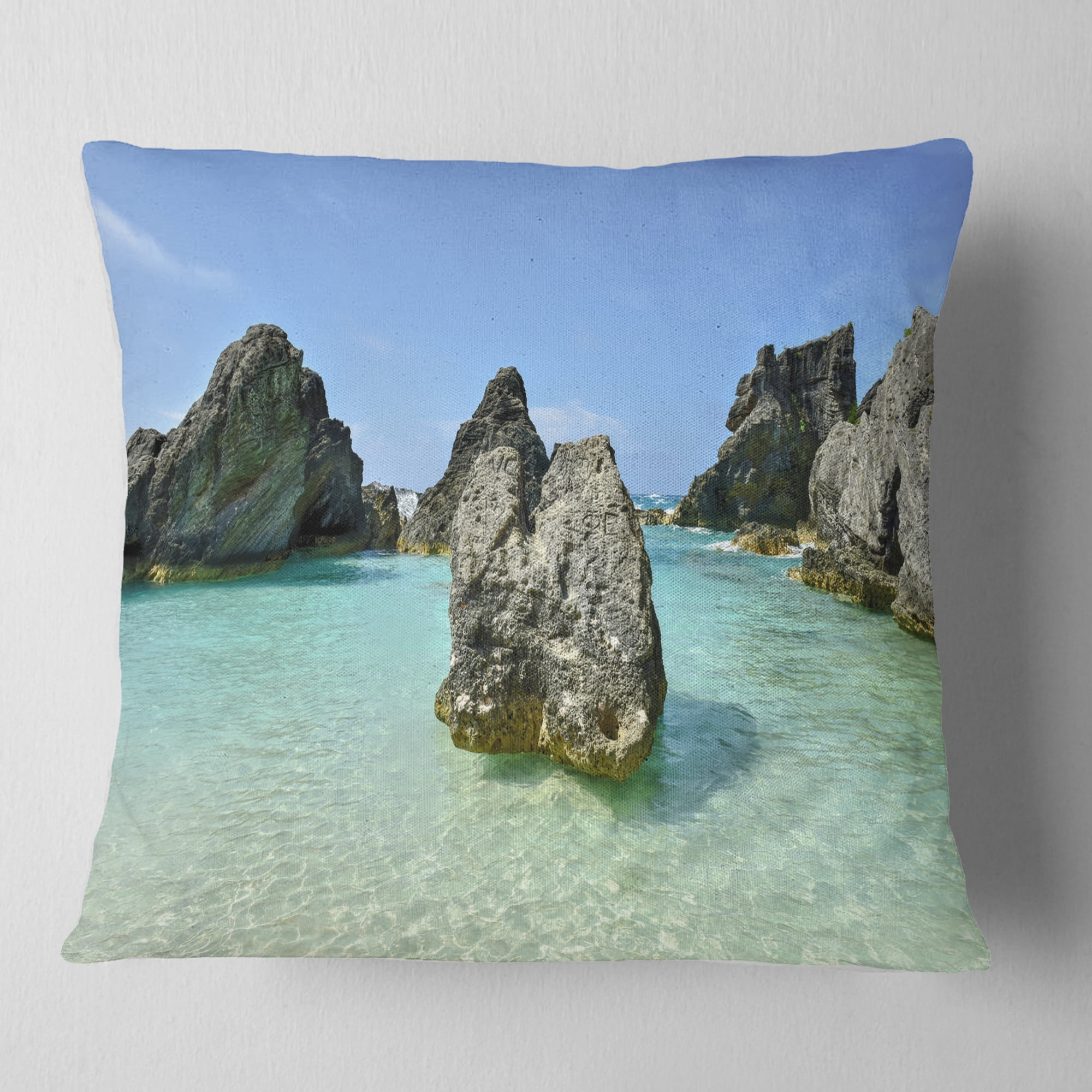 Designart Horseshoe Bay Cove Bermuda - Oversized Beach Throw Pillow - 16x16