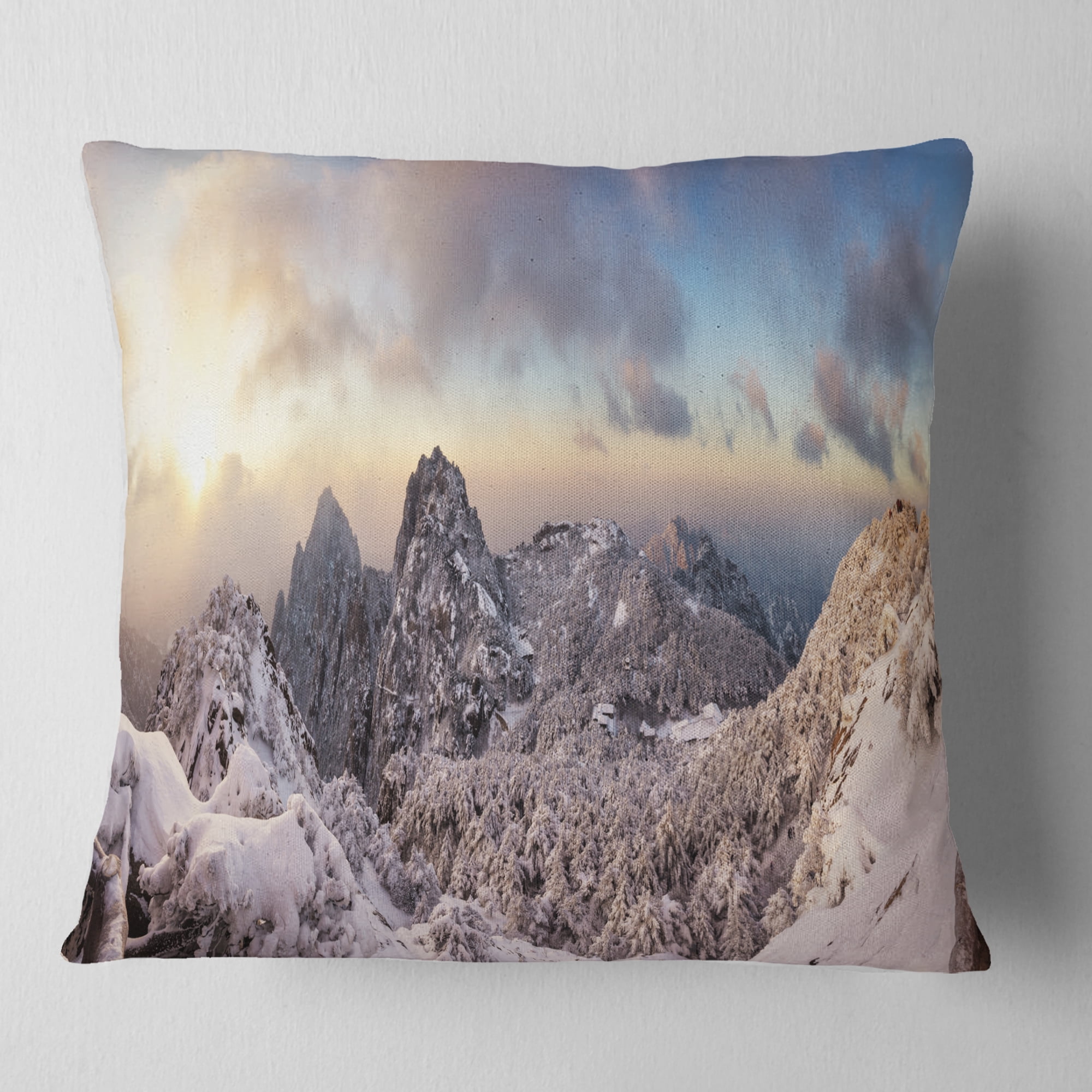 Designart Huangshan Hill Snow in Winter - Landscape Wall Throw Pillow - 16x16