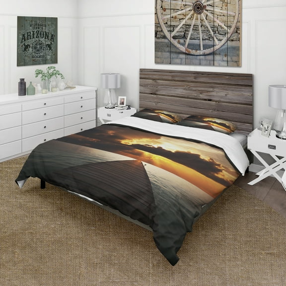 Designart 'Indefinite Wooden Pier to Gloomy Sea' Bridge Duvet Cover Set