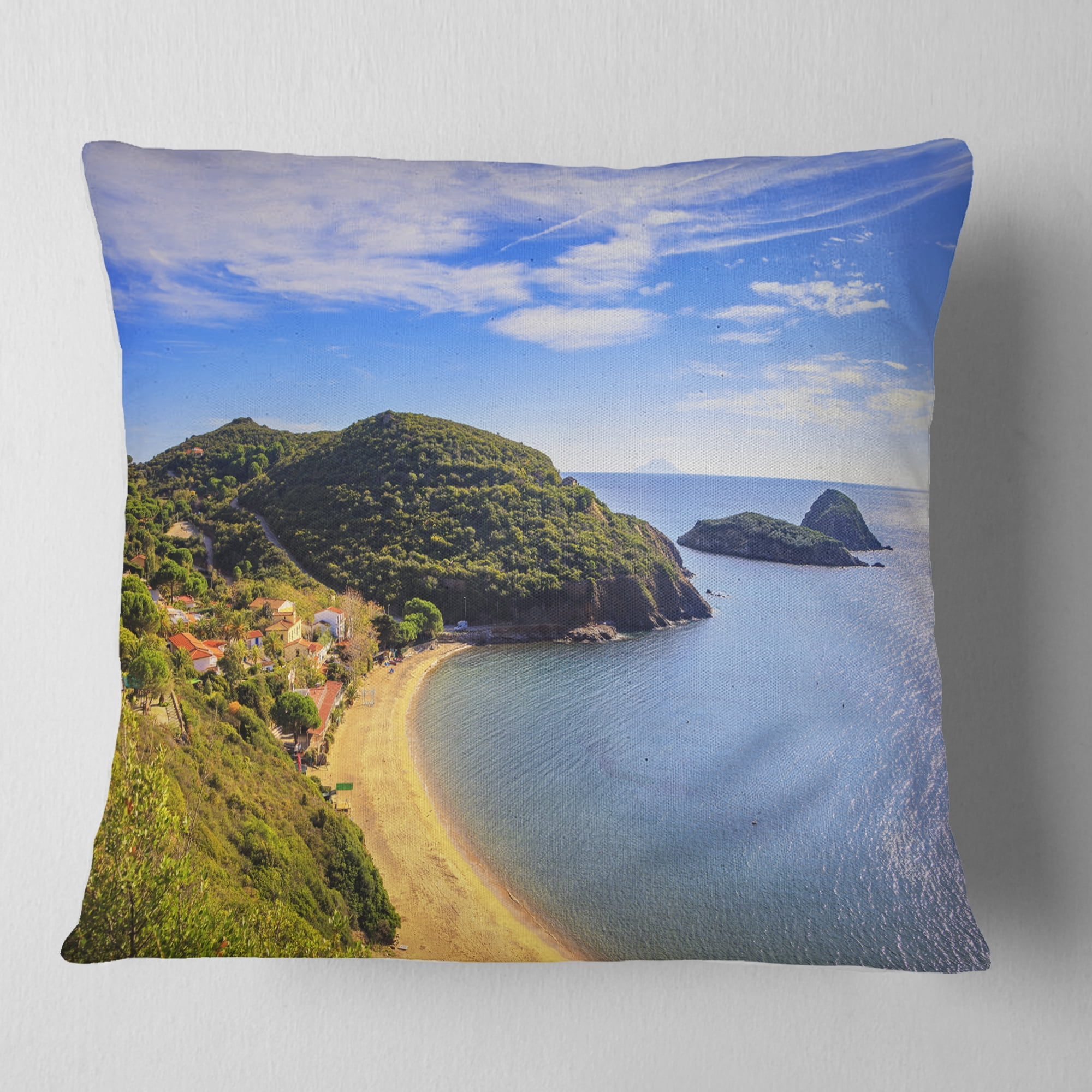Designart Innamorata Beach and Gemini Islets - Seashore Throw Pillow - 16x16