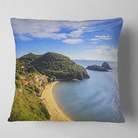 Designart Innamorata Beach and Gemini Islets - Seashore Throw Pillow - 16x16