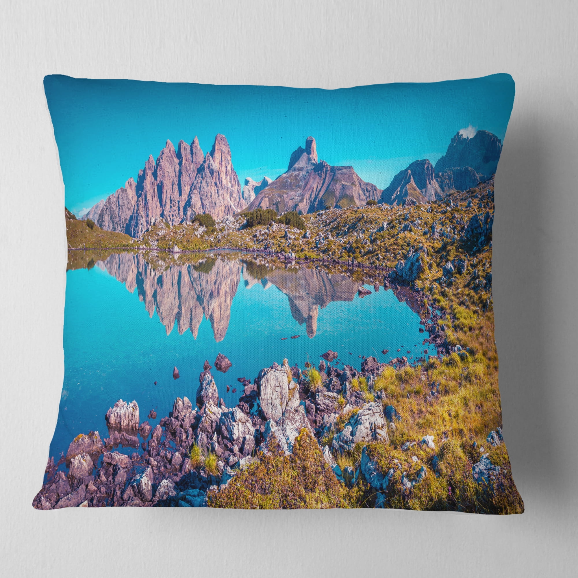 Designart Lago Rienza Ursprung Panorama - Seashore Throw Pillow - 18x18