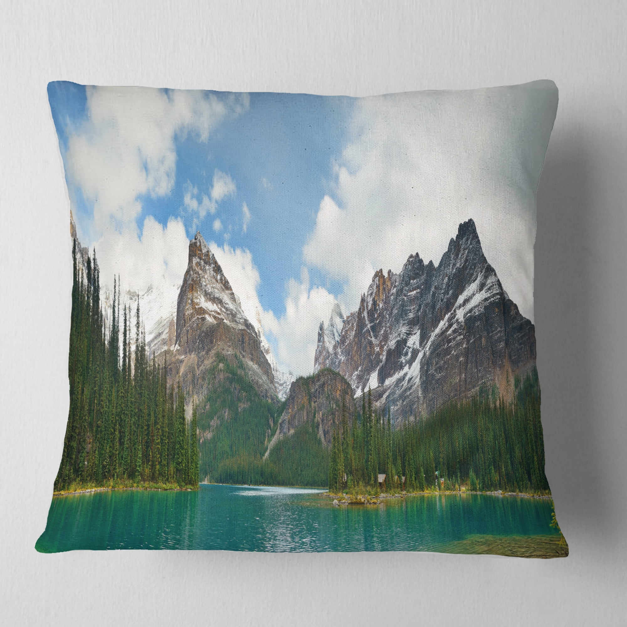 Designart Lake O hara in Yoho National Park - Modern Seascape Throw Pillow - 18x18