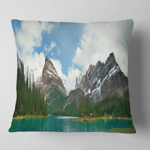 Designart Lake O hara in Yoho National Park - Modern Seascape Throw Pillow - 18x18