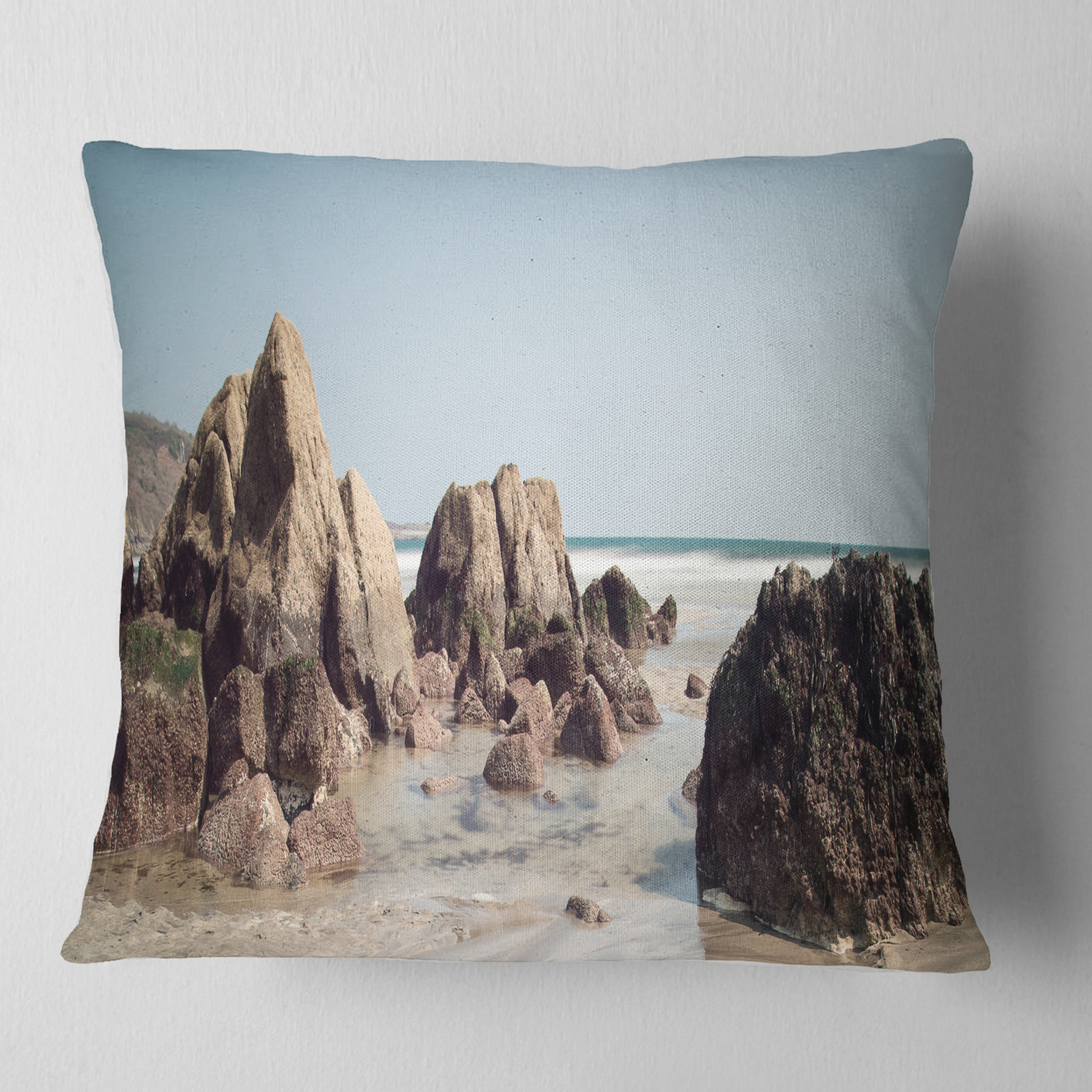 Designart Large Rocks at Coast Panorama - Seashore Throw Pillow - 16x16