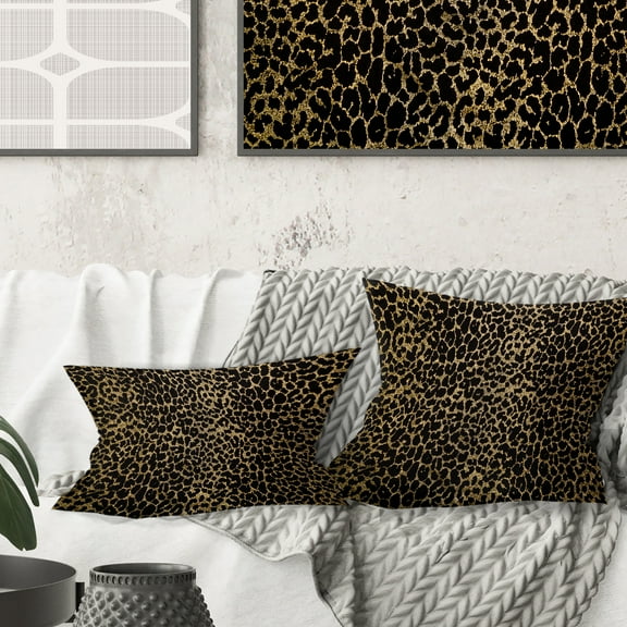 Designart Leopard Fur Safari V' Mid-Century Modern Throw Pillow - 18x18