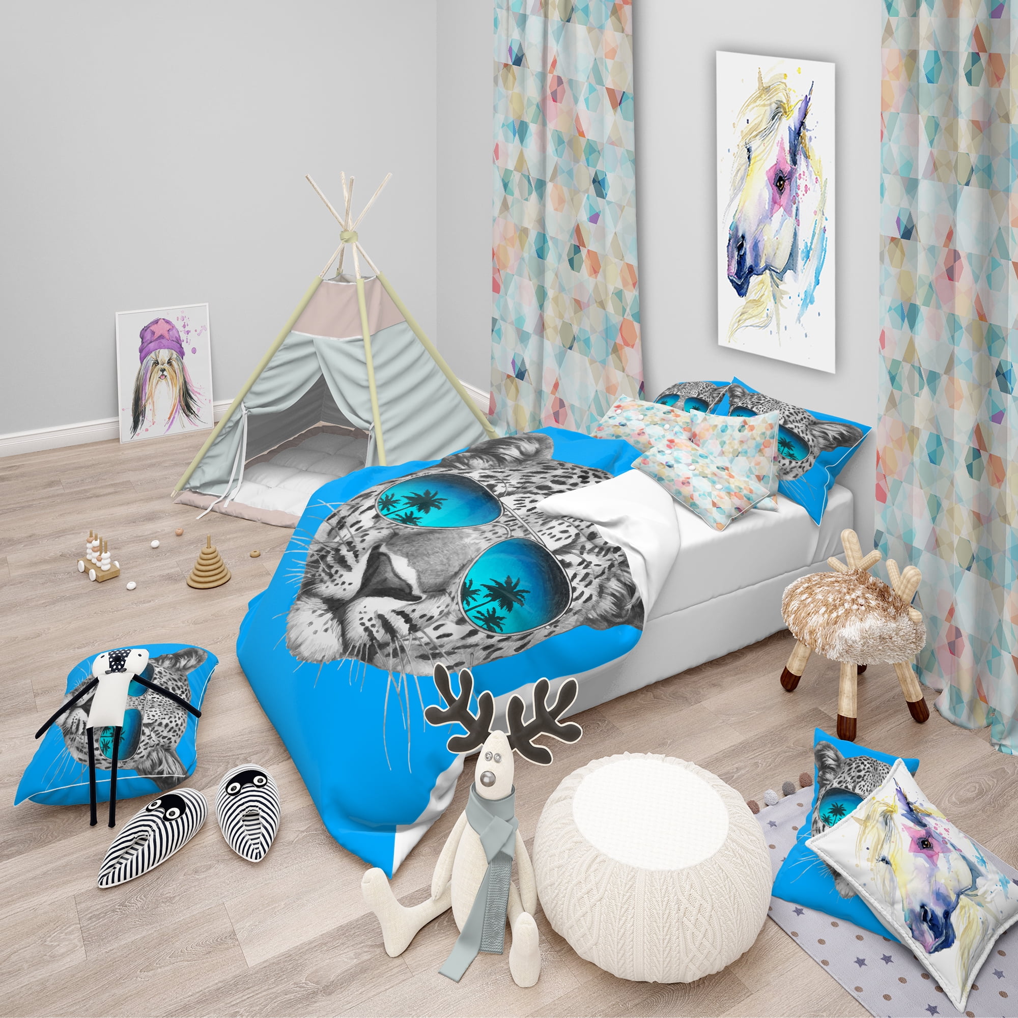 Designart 'Leopard with Mirror Sunglasses' Tropical Duvet Cover Set