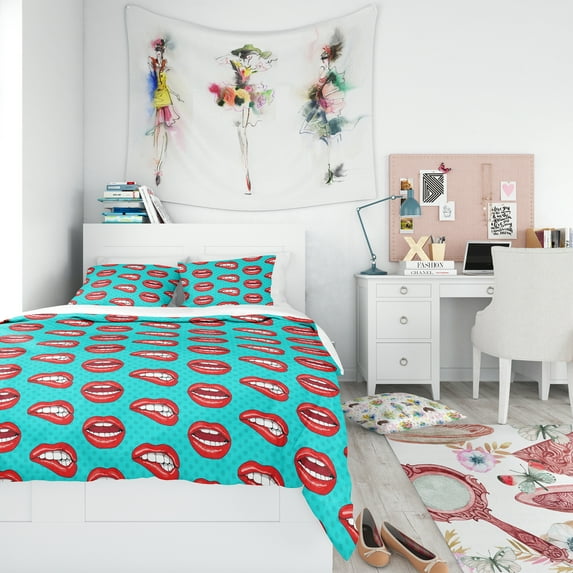 Designart 'Lips Pattern in Retro Pop Art Style' Modern Teen Duvet Cover Set