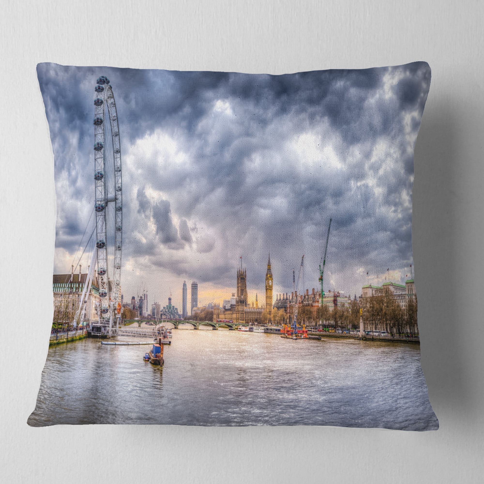 Designart London Skyline and River Thames - Cityscape Throw Pillow - 16x16