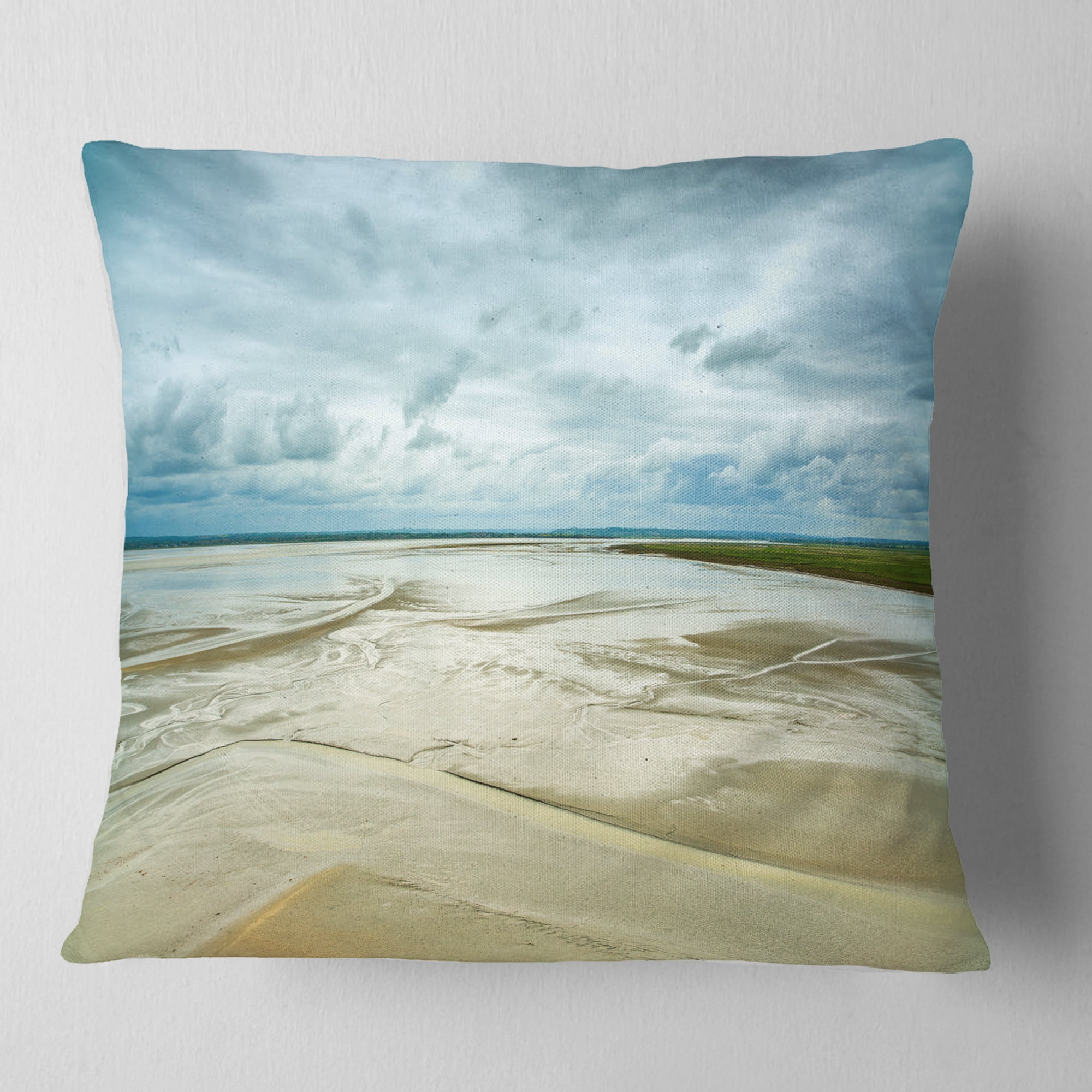 Designart Low Tide in Mont Saint Normandy - Landscape Wall Throw Pillow - 18x18