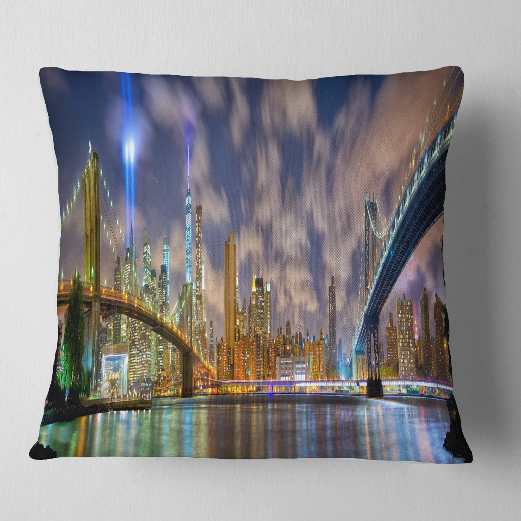 Designart Manhattan in Memory of September 11 - Cityscape Throw Pillow - 16x16