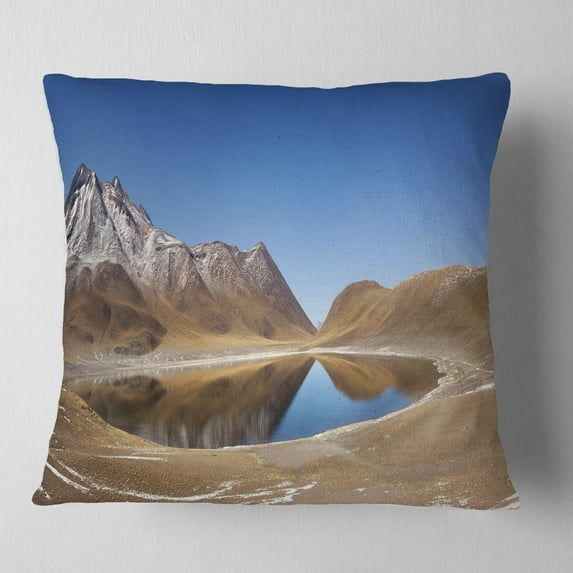 Designart Miniques Lagoon North of Chile - Seashore Throw Pillow - 18x18