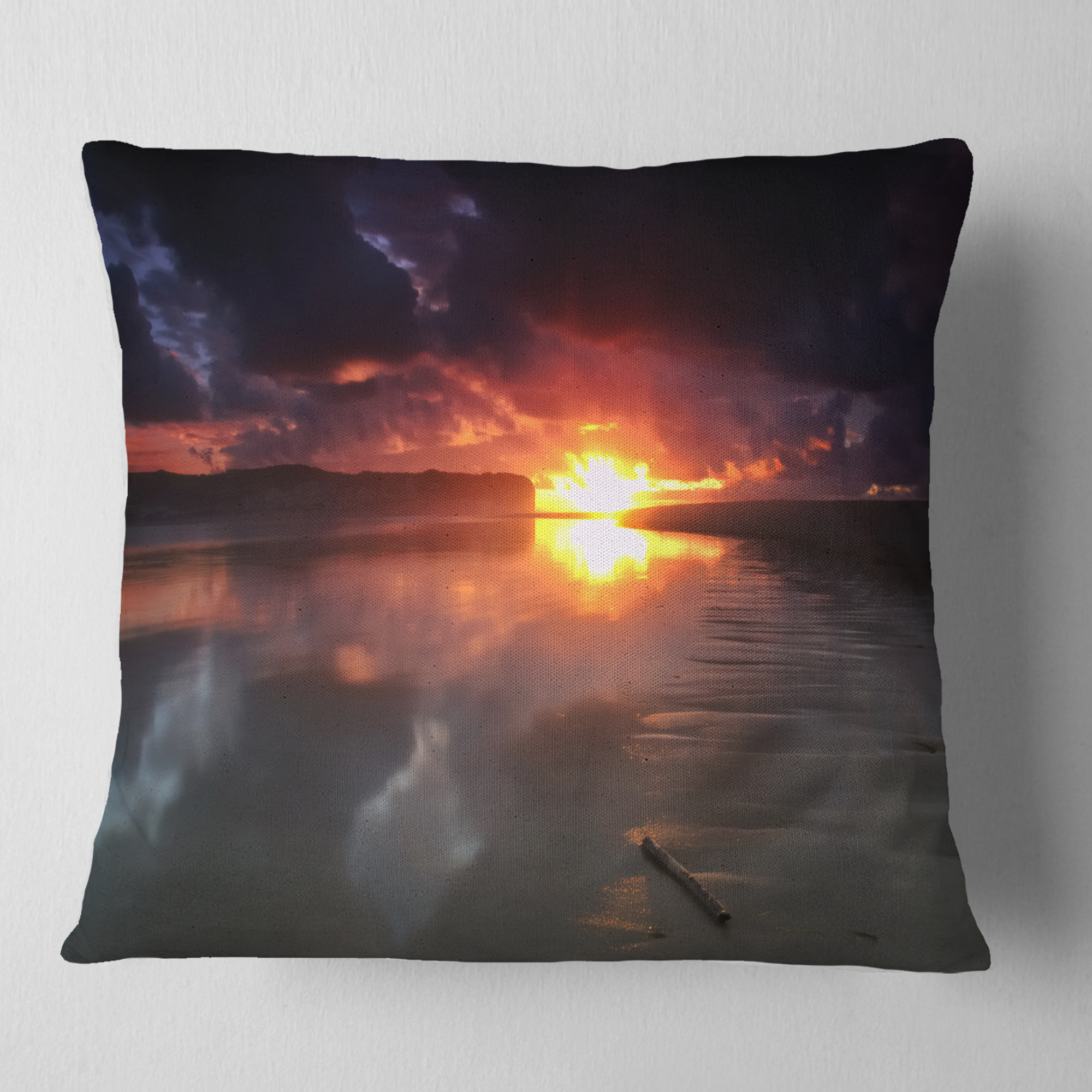 Designart Mirrored Sun in Cloudy Dark Seashore - Seashore Throw Pillow - 18x18