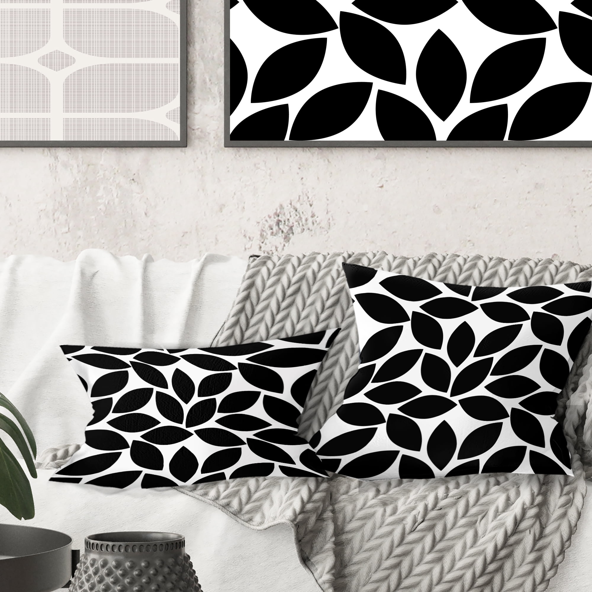Designart Monochrome Geometric Pattern XII' Mid-Century Modern Throw Pillow - 18x18