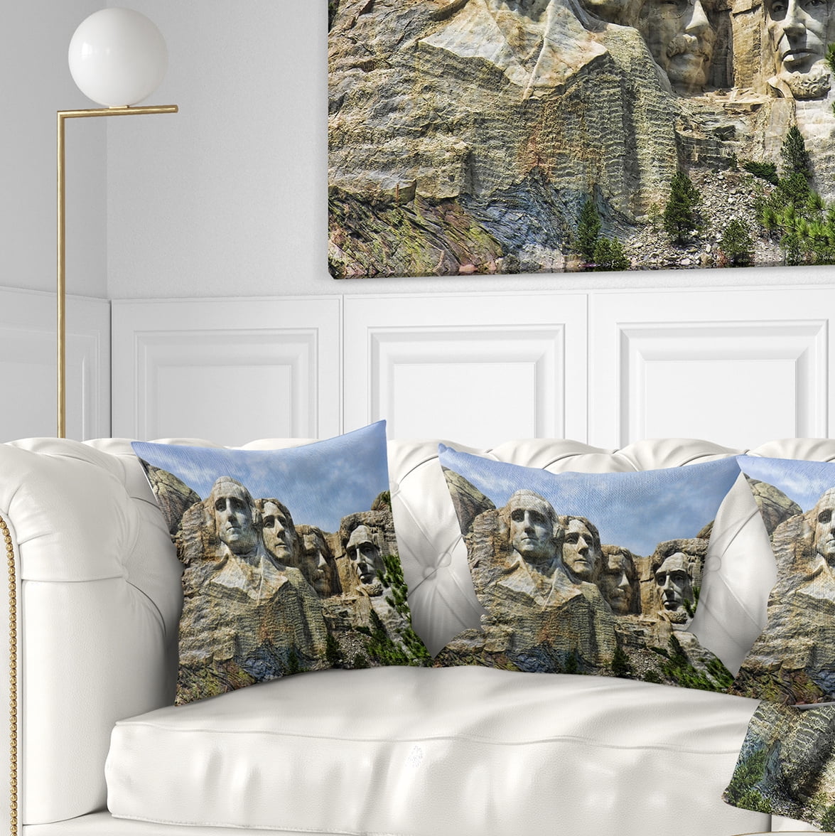 Designart Mount Rushmore South Dakota - Landscape Photography Throw Pillow - 16x16