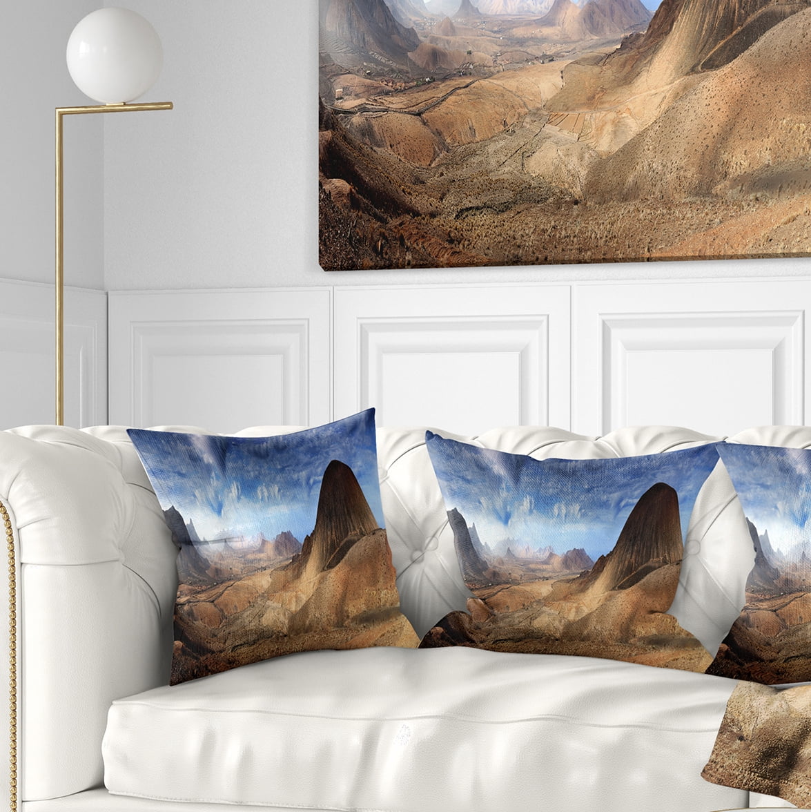 Designart Mountain Scenery Panorama - Landscape Photography Throw Pillow - 18x18