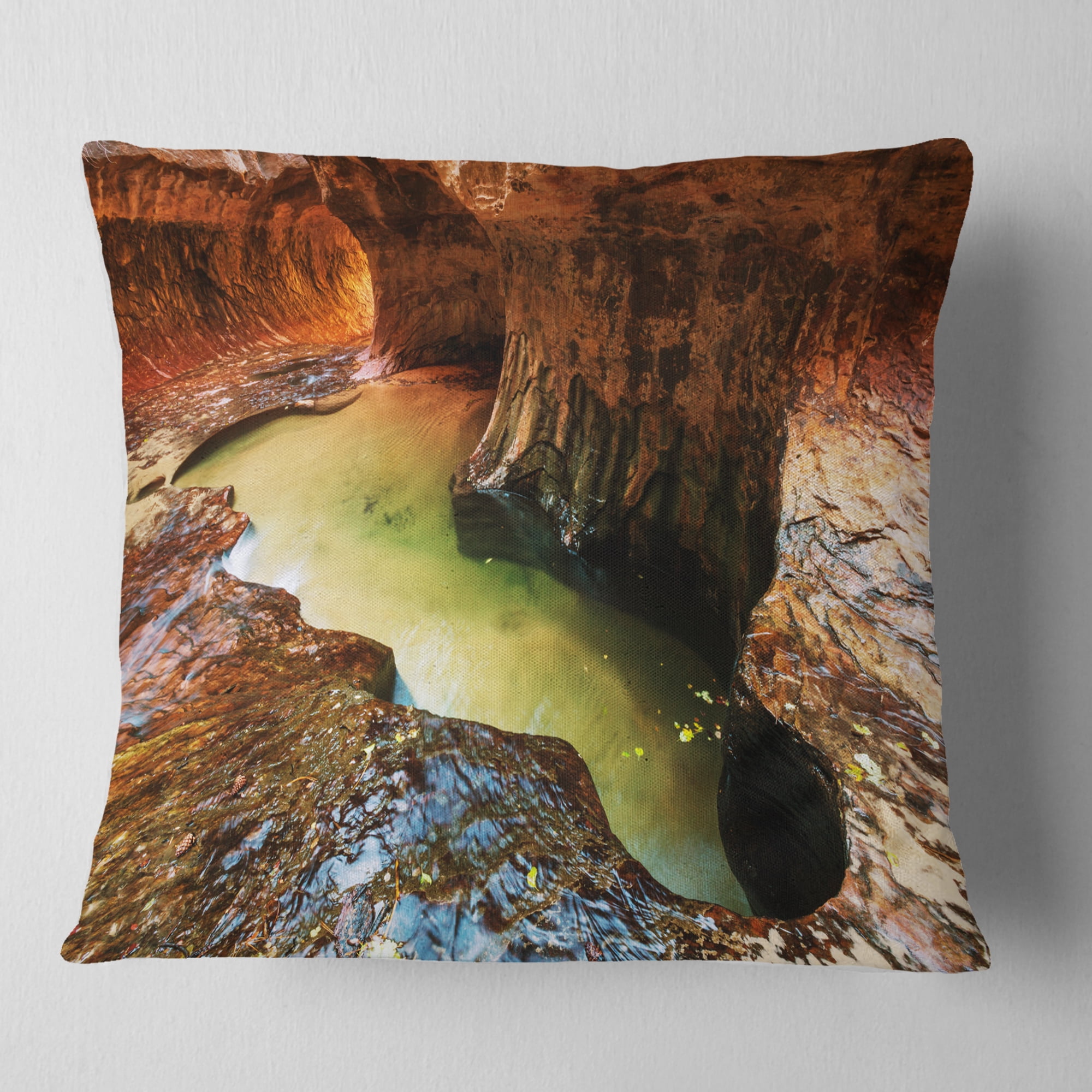 Designart Narrows in Zion National Park Utah - Landscape Printed Throw Pillow - 18x18
