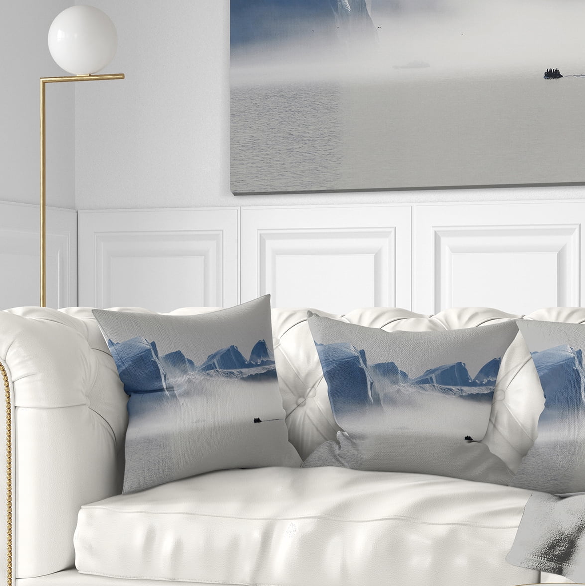 Designart Nature of Greenland - Landscape Photography Throw Pillow - 18x18