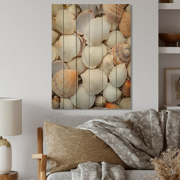 Designart "Nautical Treasures White Clam art painting" Animals Print on Natural Pine Wood