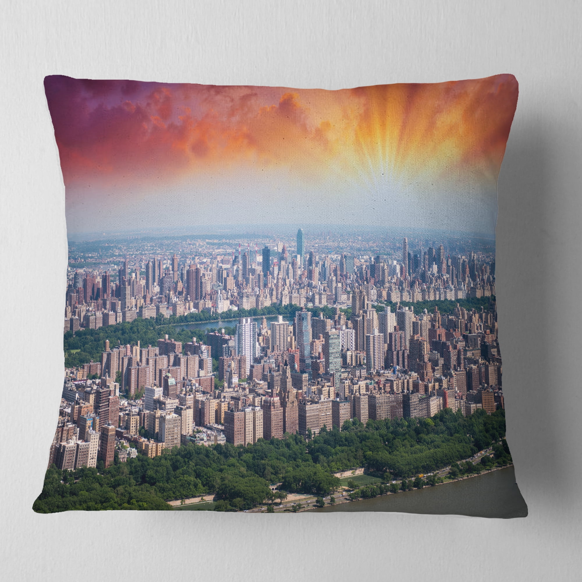 Designart New York Beautiful Manhattan Skyline - Cityscape Throw Pillow - 18x18
