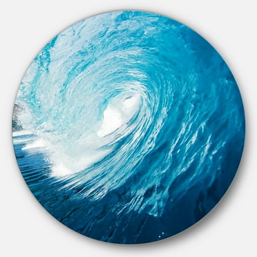 Designart 'Ocean Waves in Hawaii' Disc Photography Circle Metal Wall Art