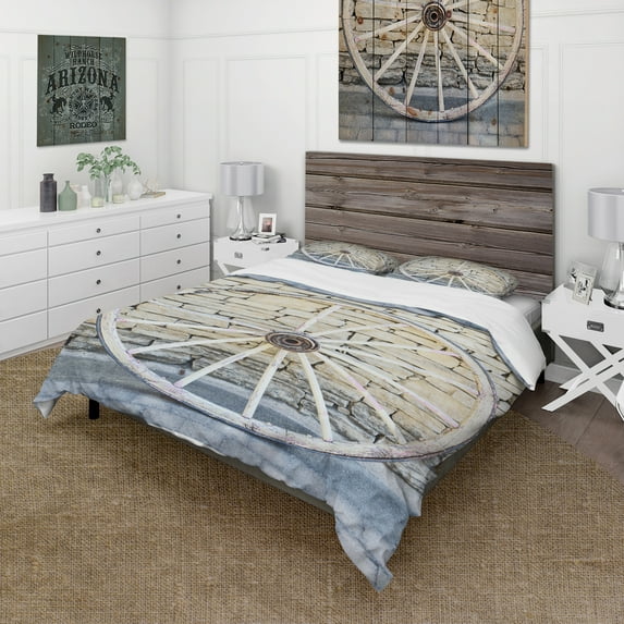 Designart 'Old Vintage Broken Wood Wheel' Farmhouse Duvet Cover Set